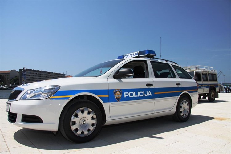 Slika /2018/policijski auti.JPG